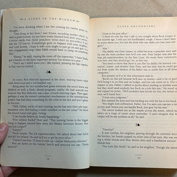 🌈2/$8  A Light in the Window #2 in the Mitford Years Series - Picture 11 of 12